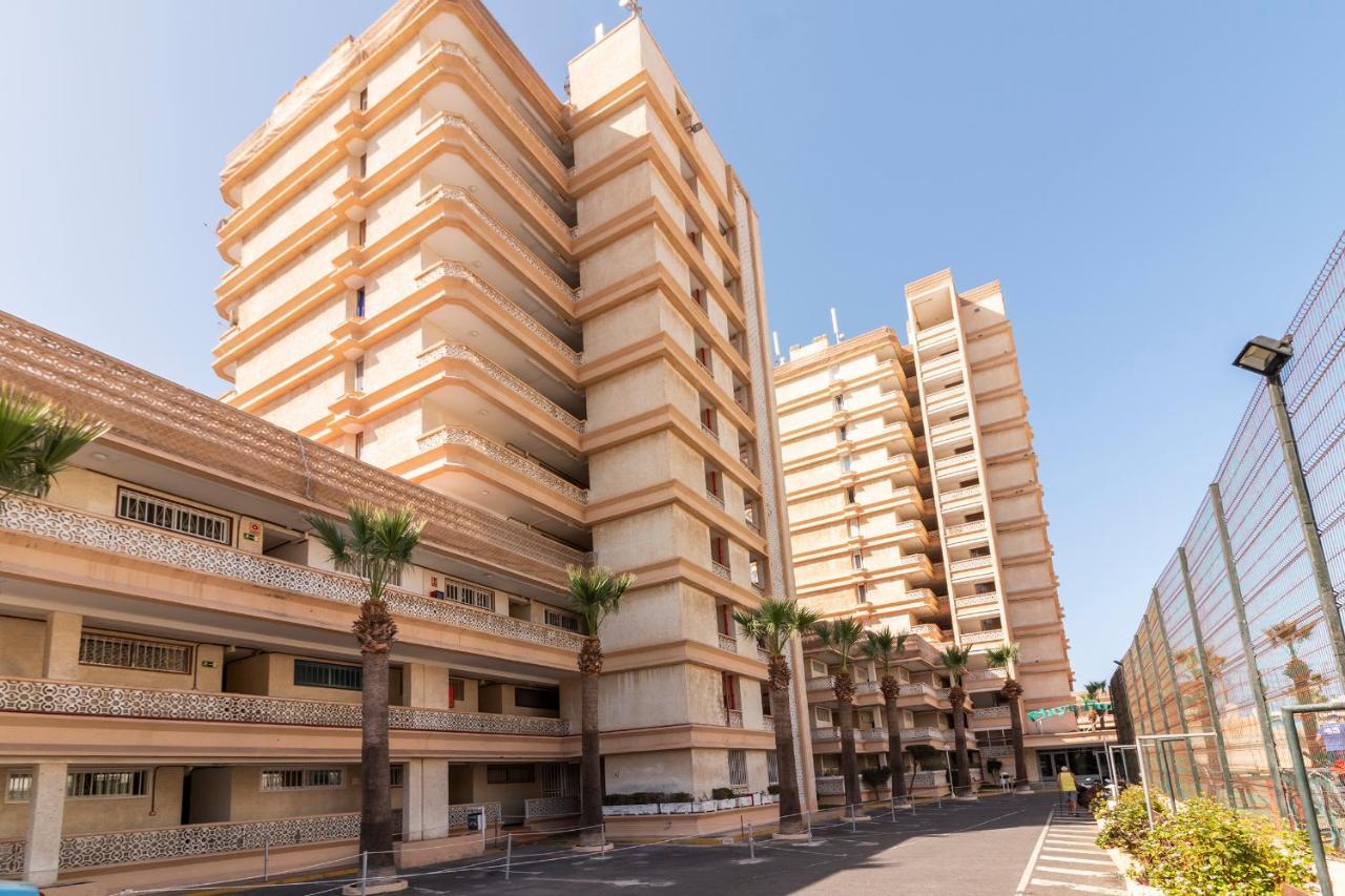 Homeforguest Modern And Recently Renovated Apartment In Arona Arona  Exterior photo
