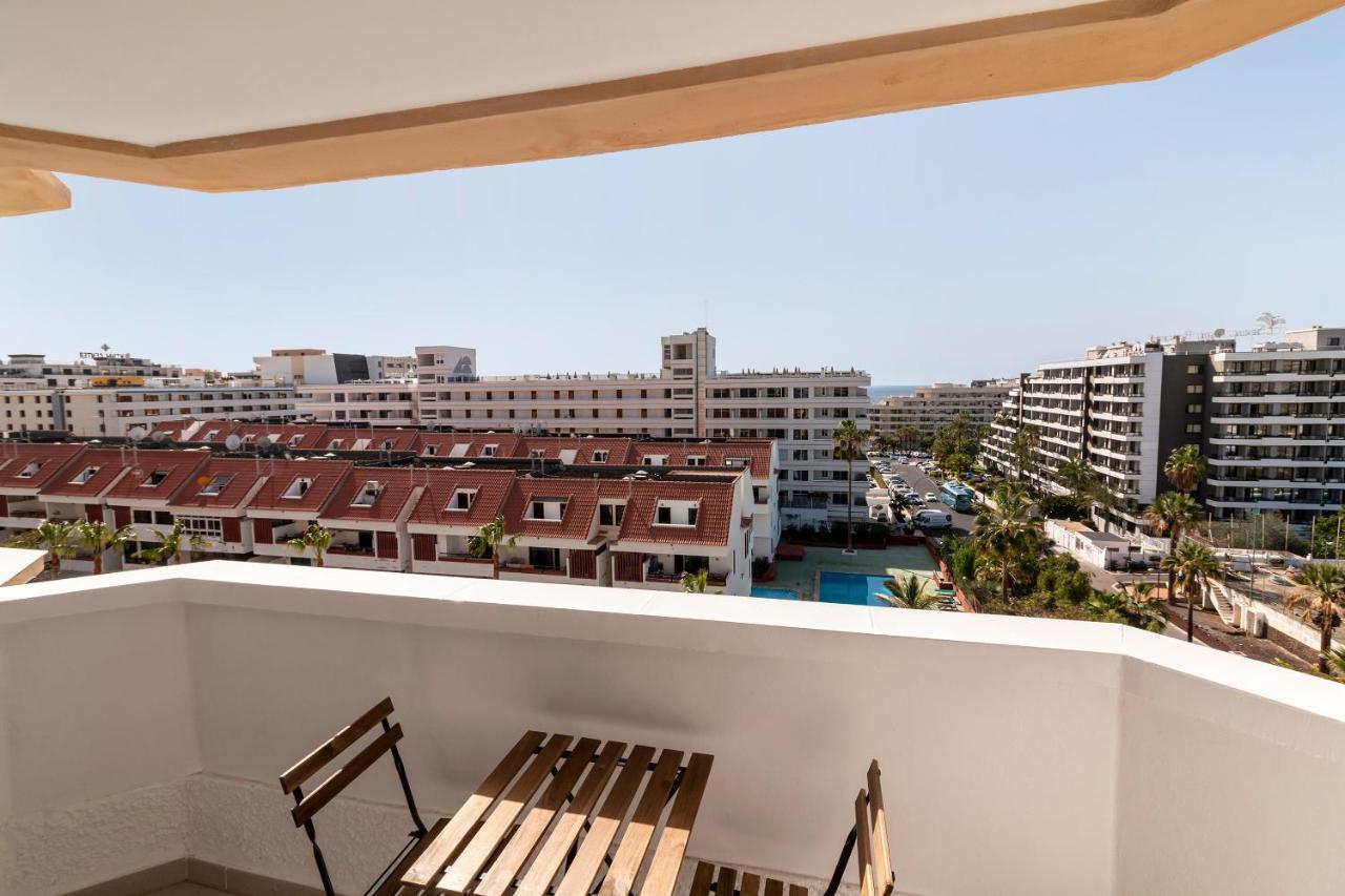 Homeforguest Modern And Recently Renovated Apartment In Arona Arona  Exterior photo