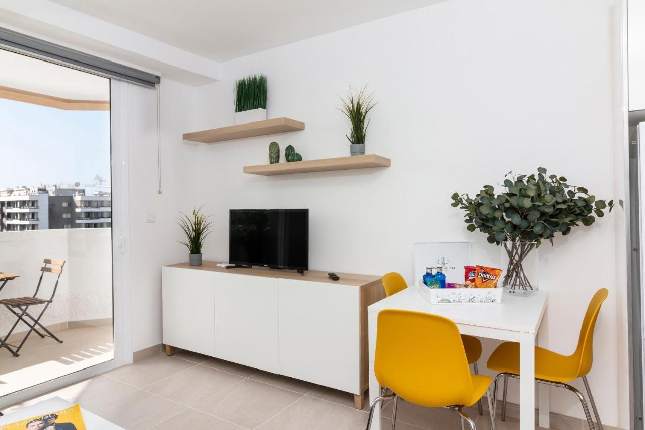 Homeforguest Modern And Recently Renovated Apartment In Arona Arona  Exterior photo