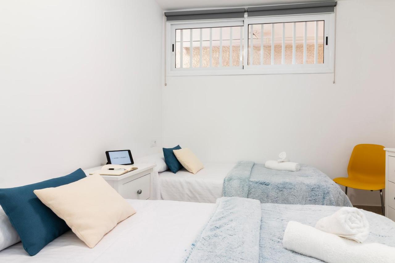 Homeforguest Modern And Recently Renovated Apartment In Arona Arona  Exterior photo