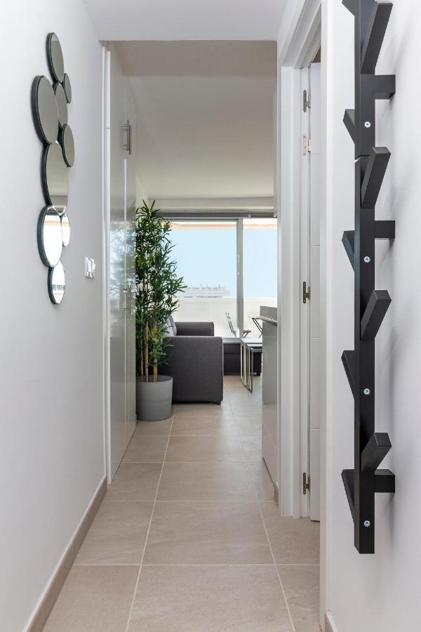 Homeforguest Modern And Recently Renovated Apartment In Arona Arona  Exterior photo
