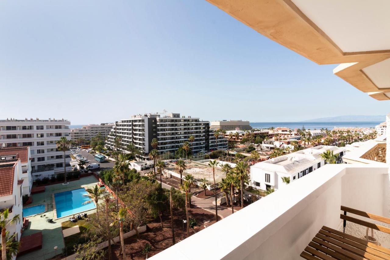 Homeforguest Modern And Recently Renovated Apartment In Arona Arona  Exterior photo