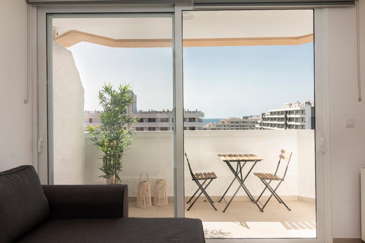 Homeforguest Modern And Recently Renovated Apartment In Arona Arona  Exterior photo